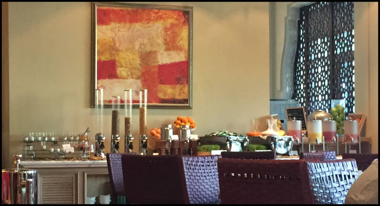 Teil vom Frühstücksbuffet Ajman Saray, a Luxury Collection Resort