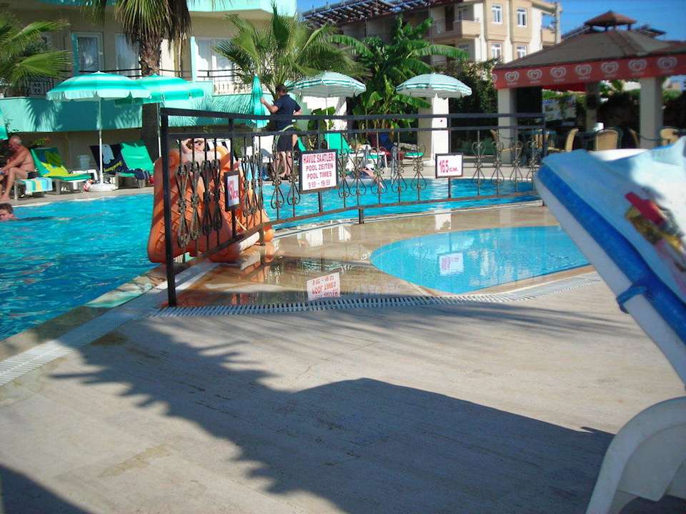 Die Poolanlage Semoris Hotel