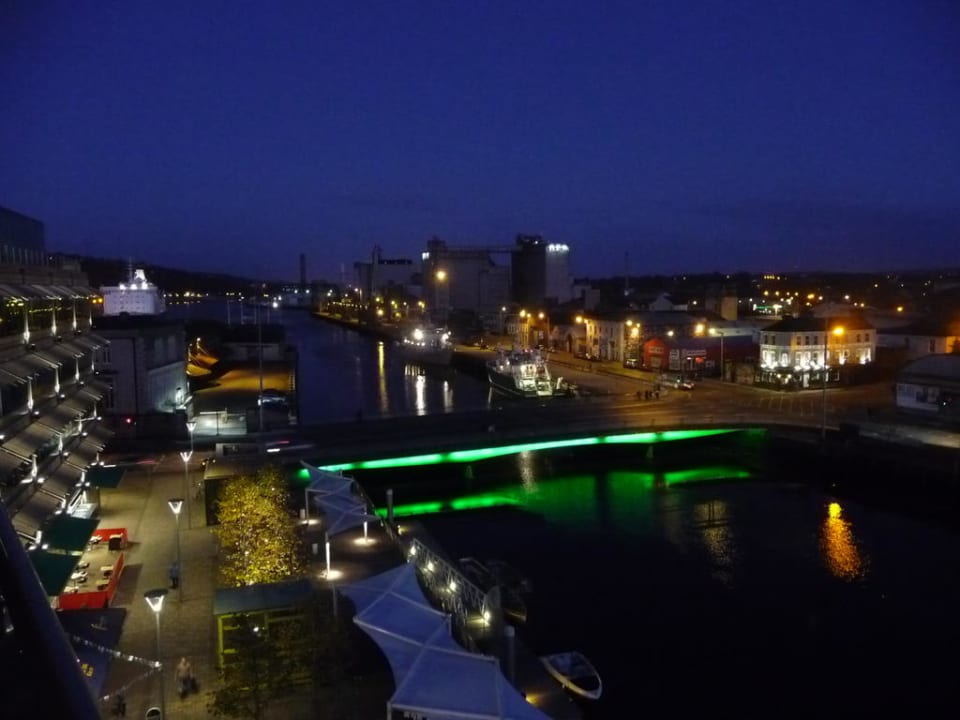 Ausblick bei Nacht Hotel Clarion Cork