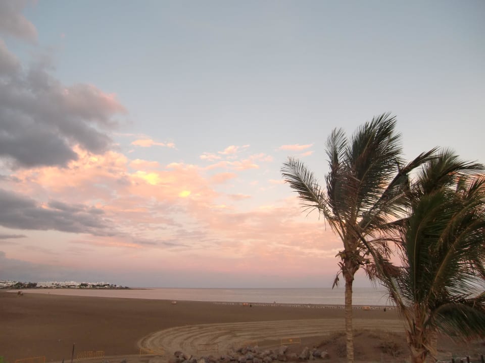 Sandstrand hinter dem Hotel Hotel Las Costas