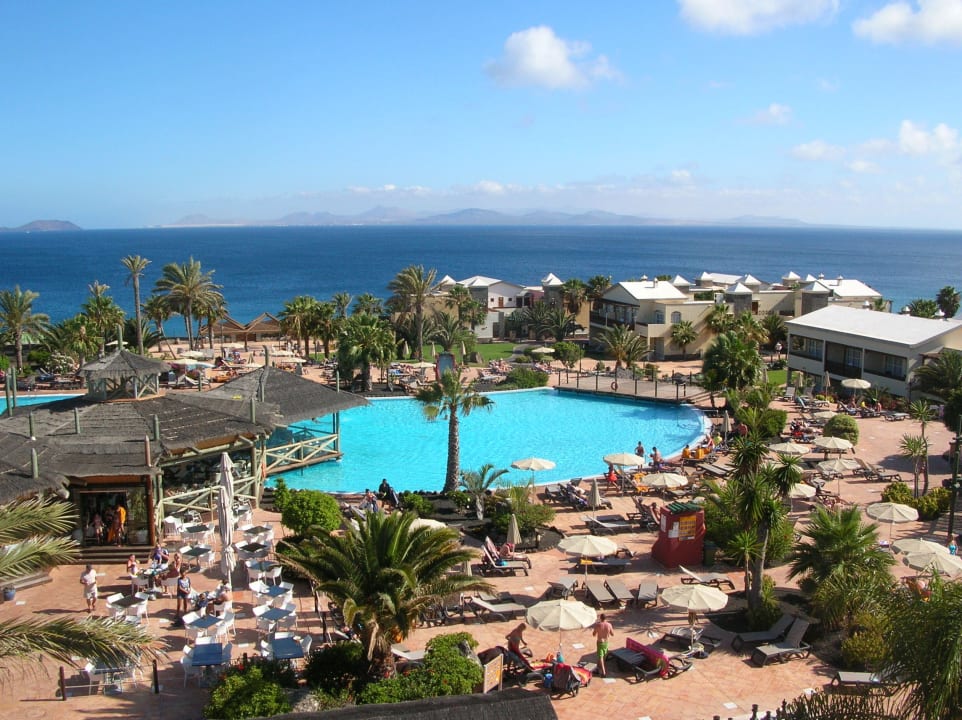 Jardin piscine et resto italien H10 Rubicón Horizons Collection