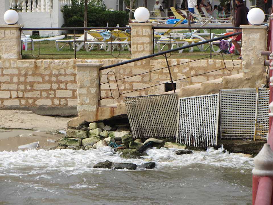 Vermüllter Strand Alassio Hotel and Thalasso