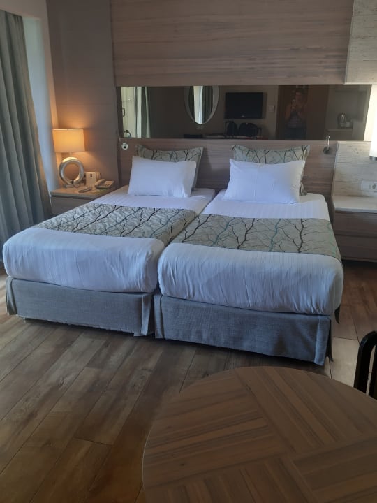 Zimmer Melas Resort Hotel