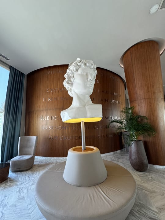 Lobby Side Star Elegance