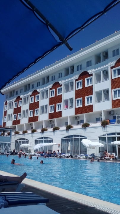 Grosser Pool Side Royal Paradise Hotel
