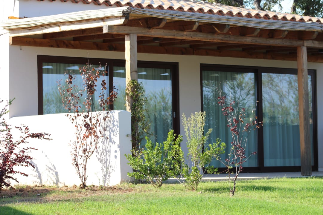 Terrasse mit Liegewiese Baglioni Resort Sardinia - The Leading Hotels of the World