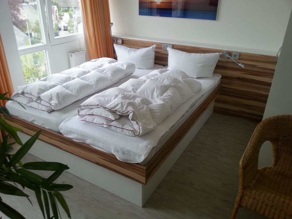 Doppelbett auf der Galerie. Apartment 38 Anlage Strandhotel