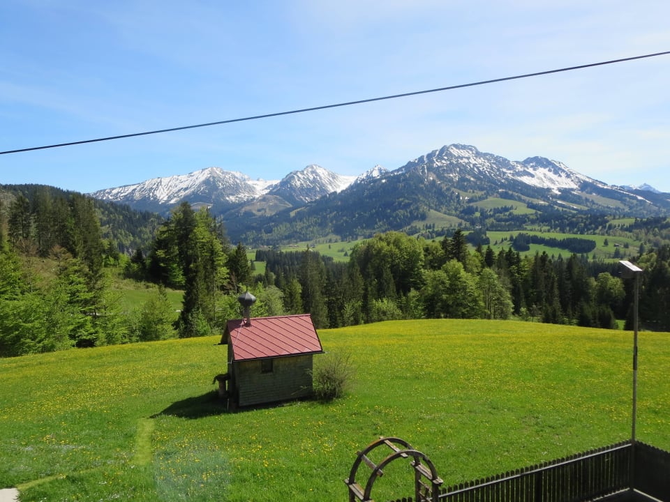 Blick vom Balkon der FeWo 1 Bauernhof Haus Edelweiss