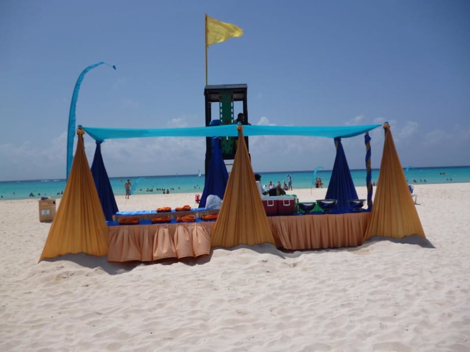 Es gab auch 1x wö. am Strand leckers Essen Sandos Playacar Beach Resort