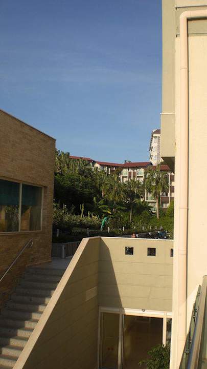 Treppe runter zum Pool und Meer Sealife Buket Resort & Beach