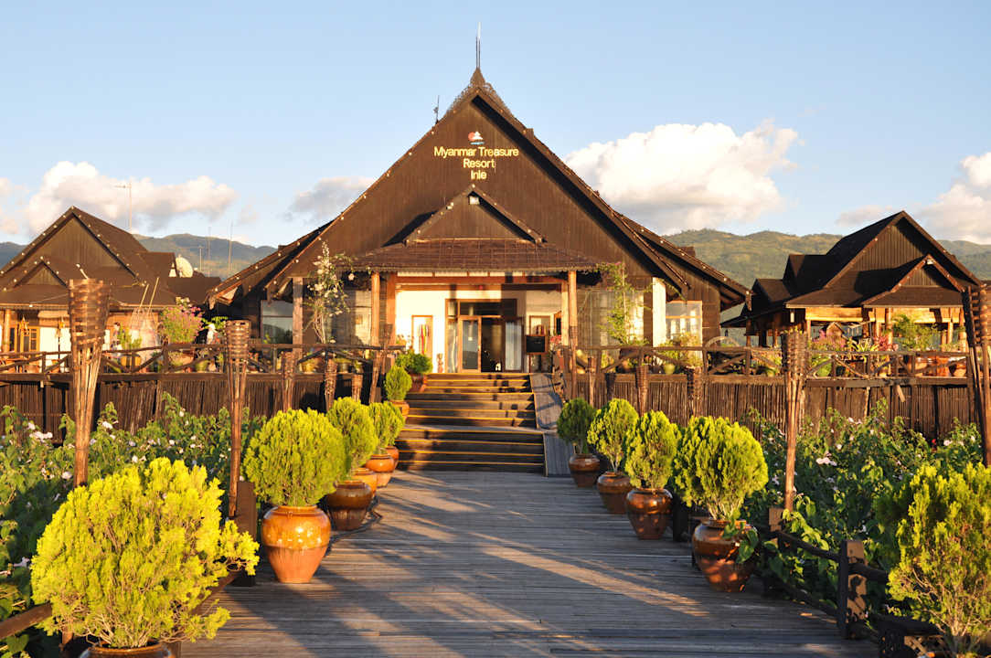 Vom Bootssteg zur Lobby Myanmar Treasure Resort - Inle Lake