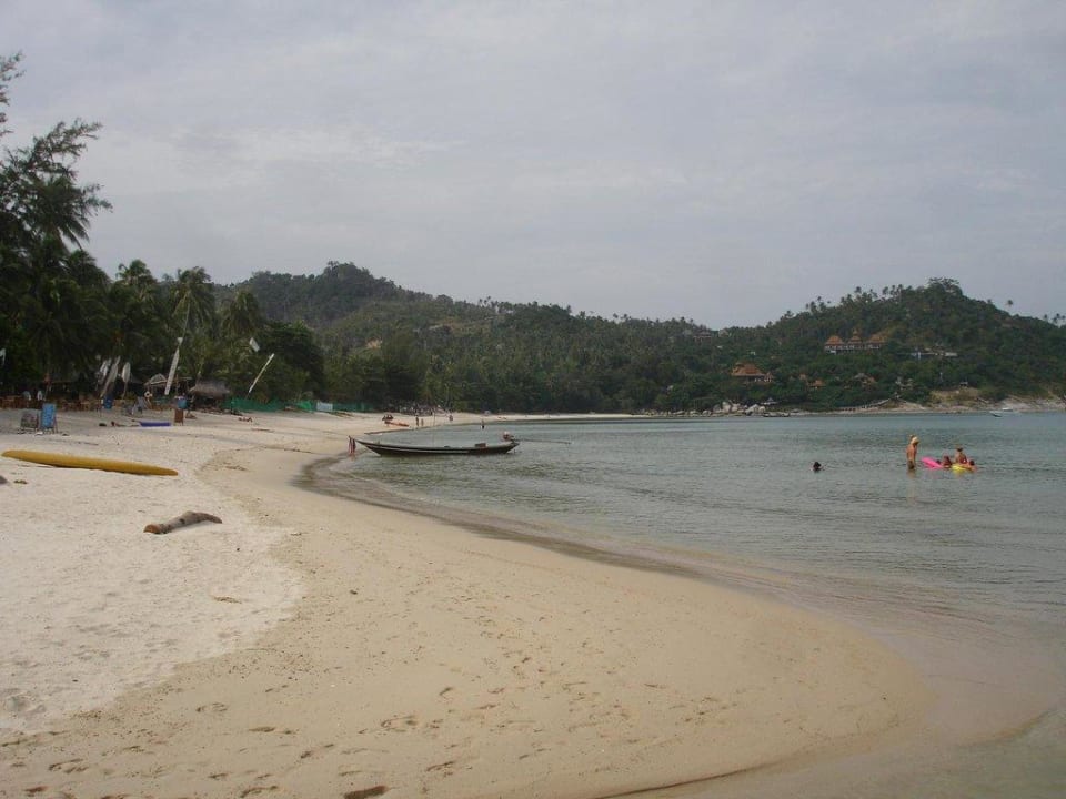 Aussicht bis zum anderen Strandende Panviman Resort Koh Phangan