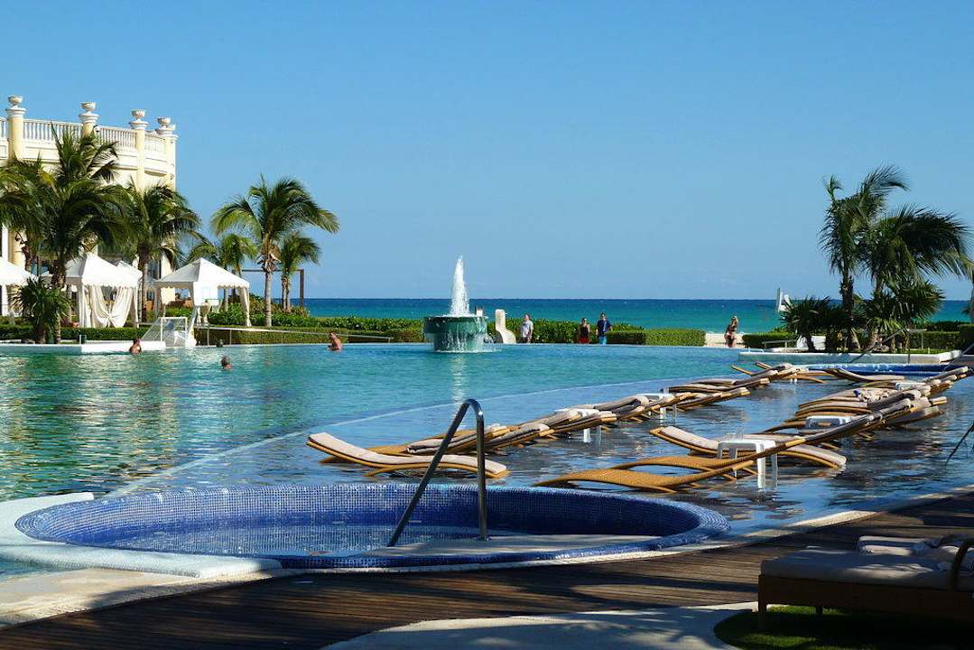 Hauptpool JOIA Paraiso by Iberostar