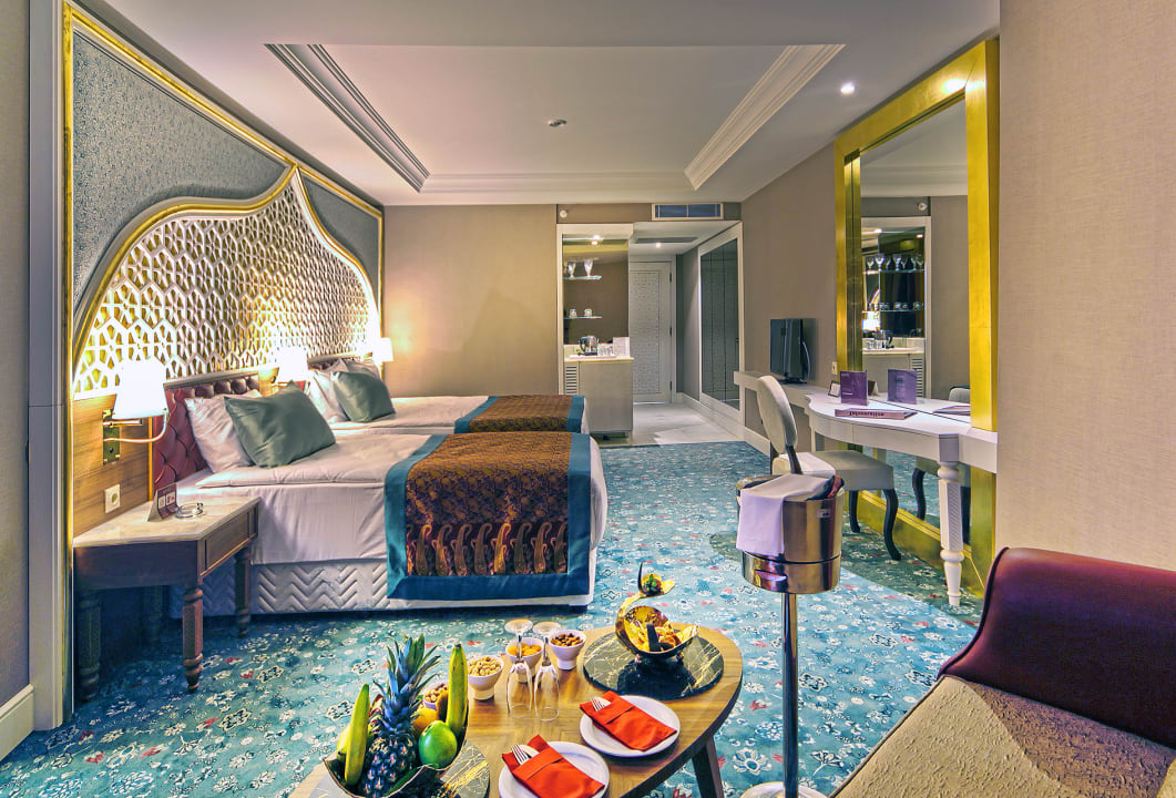 Zimmer Royal Taj Mahal Hotel