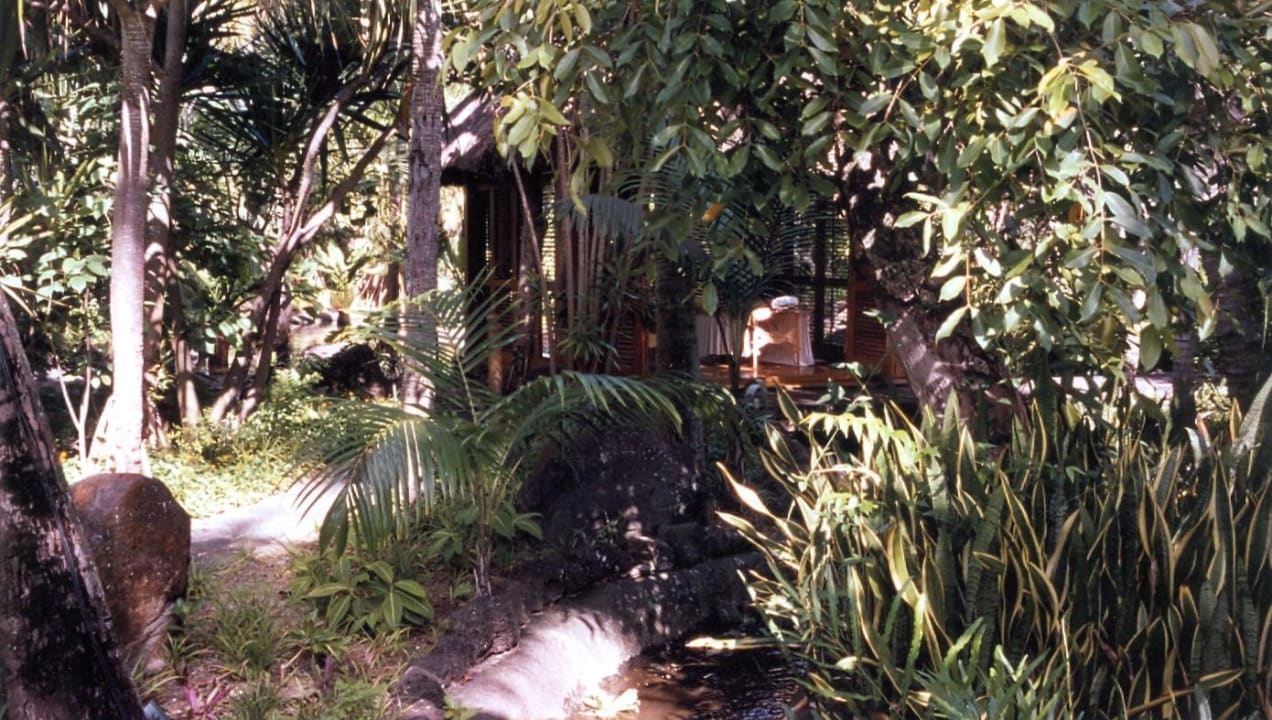 Im Hintergrund ein Spa-Pavillon One&Only Le Saint Géran