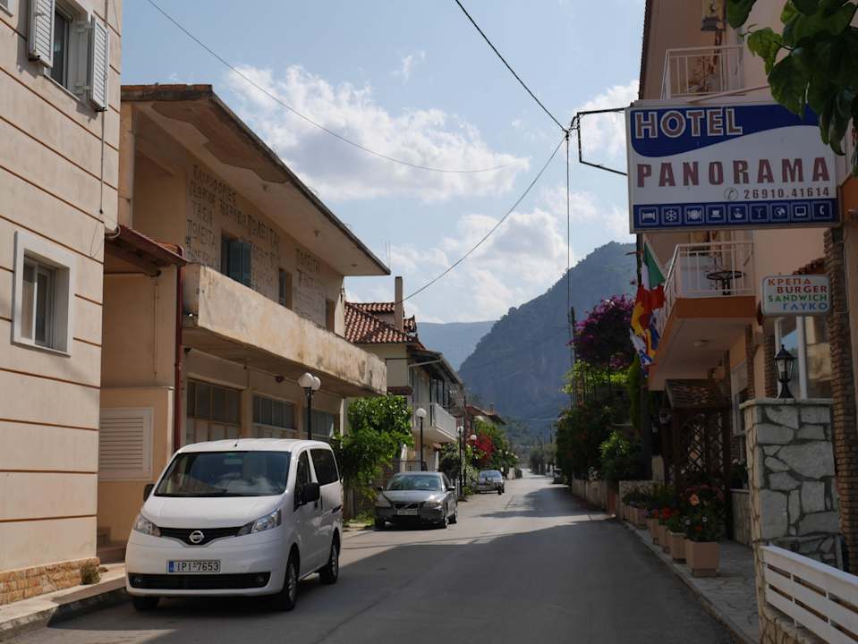 Im Hintergrund die Berge Hotel Panorama