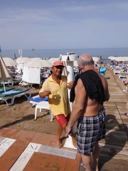 Der lustige Strandboy Ismet "kickerikie" Trendy Side Beach Hotel - Adults only