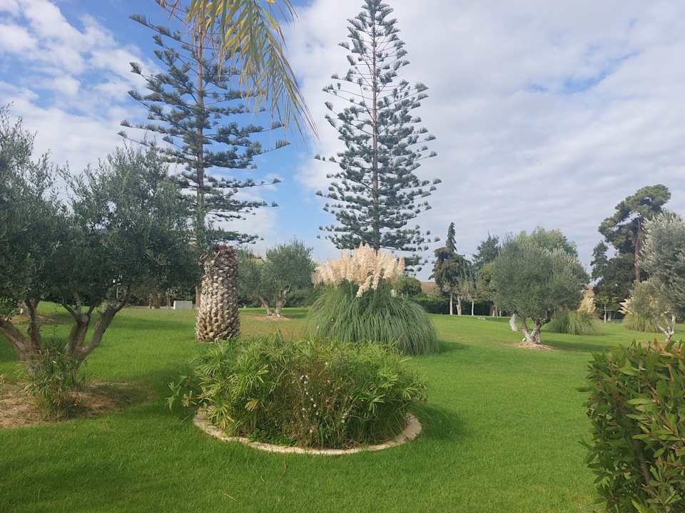 Gartenanlage TUI BLUE Oceanis Beach and Spa Resort