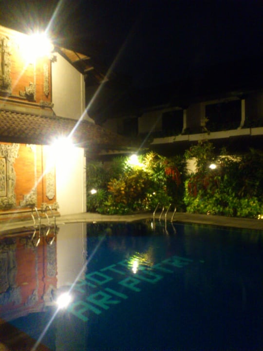 Pool at night Hotel Ari Putri