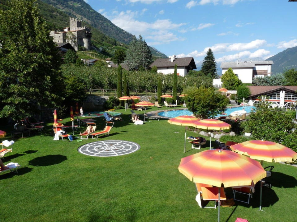 Herrliche Garten-und Poolanlage Lindenhof Pure Luxury & Spa DolceVita Resort