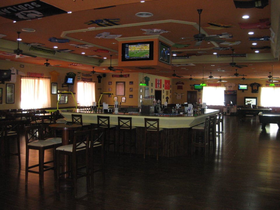 Sportsbar mit 16 Fernsehern Hotel Riu Tequila