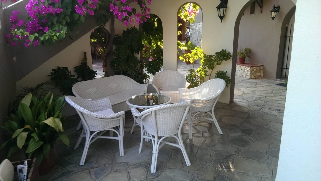 Idylle an der Poolbar Gaia Garden Hotel