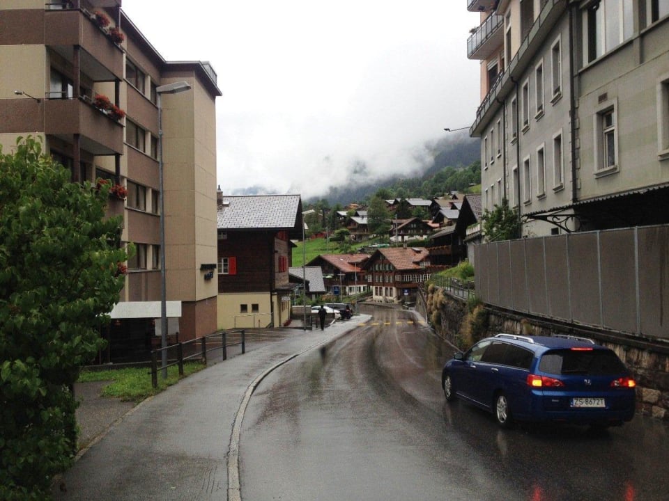Links Ausweichquartier rechts Stammhaus Jungfrau Lodge, Swiss Mountain Hotel