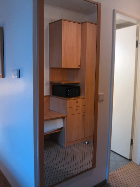 Spiegel voco Dusseldorf Seestern, an IHG Hotel