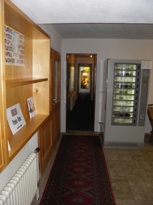 Weg zwischen Alt- und Neubau Vital- und Wellnesshotel Albblick