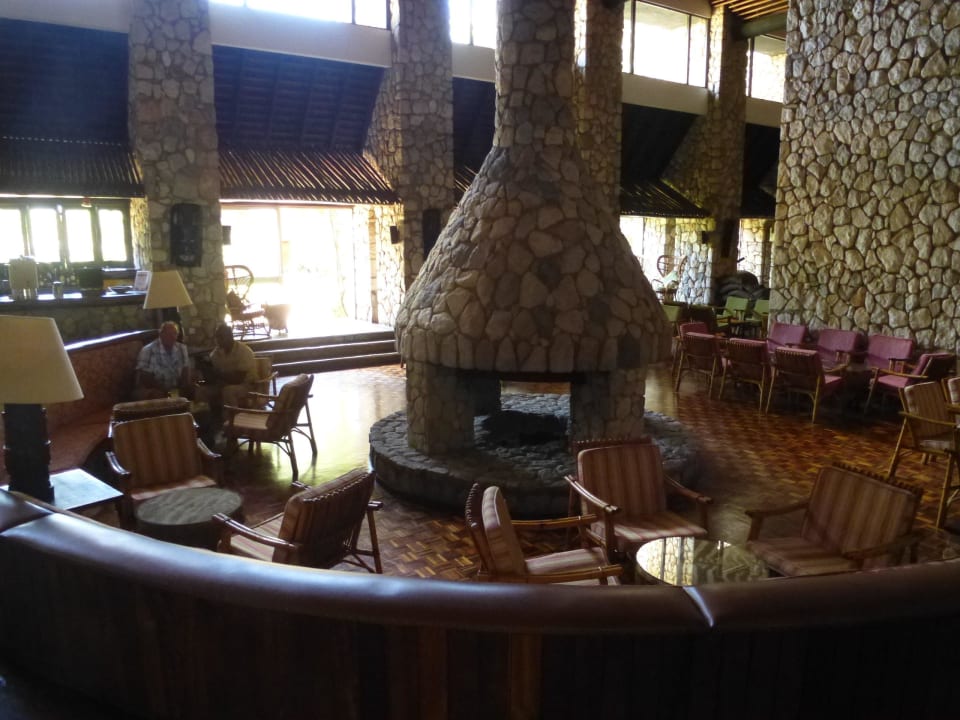 Hier kann man Abens schön sitzen Taita Hills Safari Resort & Spa