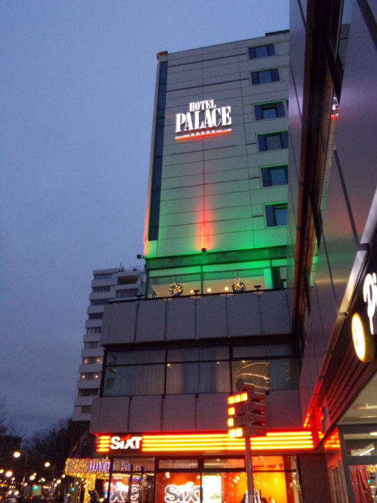 Hotel bei Einbruch der Dämmerung Hotel Palace Berlin