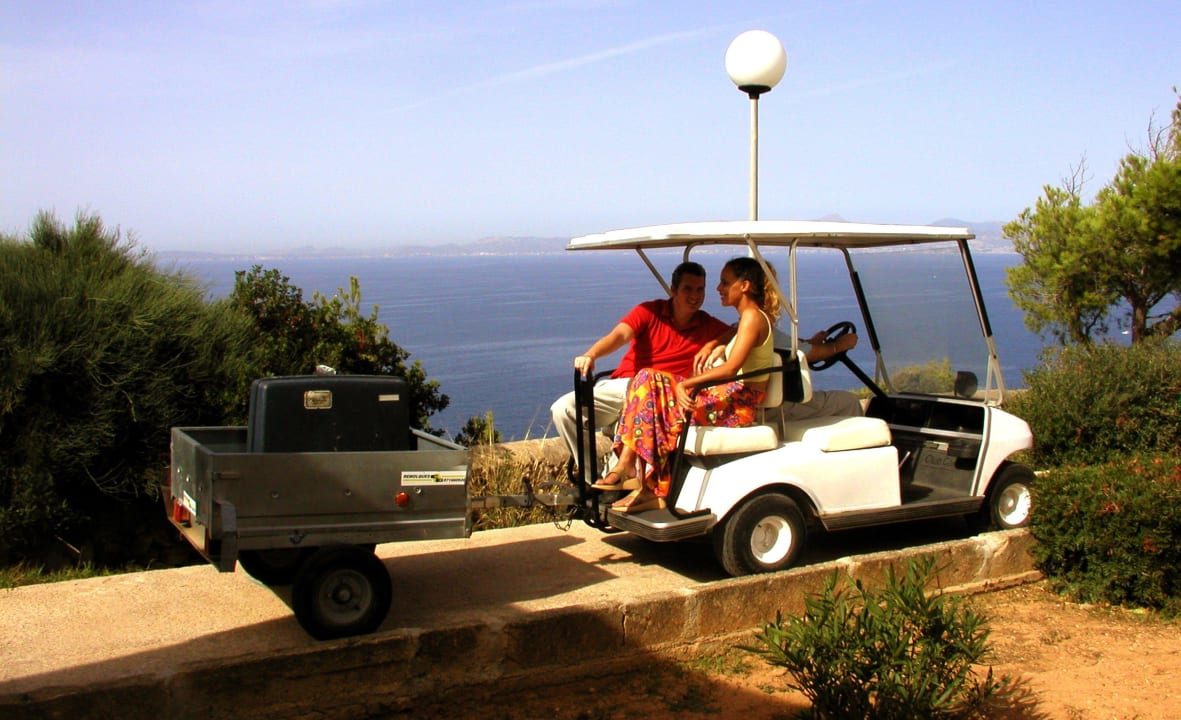 Golfcart um die Gäste nach ihre Zimmer zu bringen Sun Club Eldorado