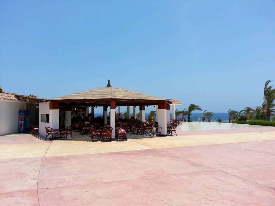 Gazebo-Bar in Poolnähe Fantazia Resort Marsa Alam