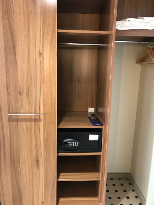 Safe in der Garderobe Radisson Blu Conference Hotel, Düsseldorf