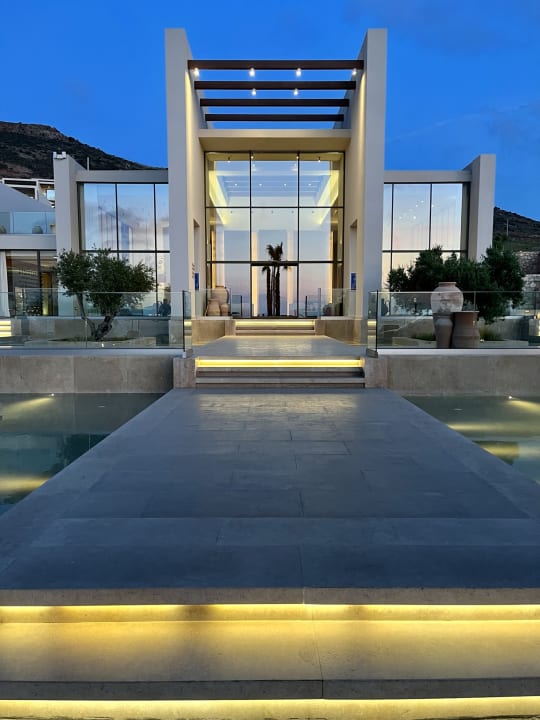 Lobby The Royal Senses Resort, Curio Collection by Hilton