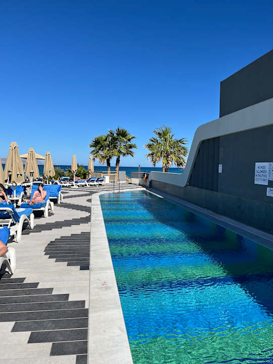 Pool Arina Beach Resort