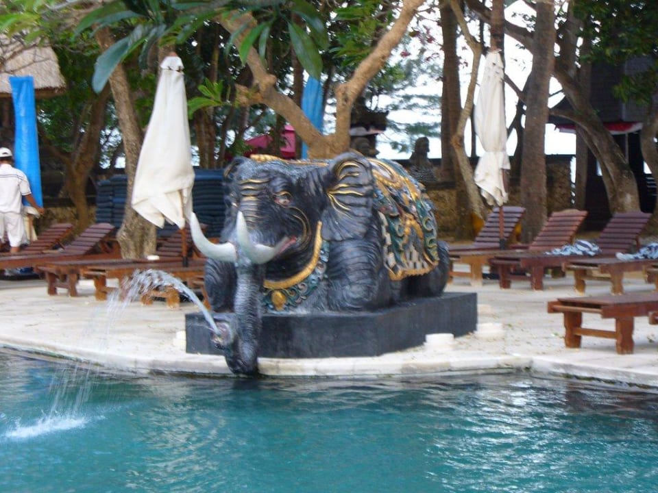 Einer der Hauptpools Puri Santrian