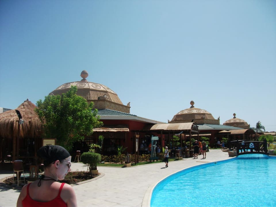 Die Restaurants direkt am Pool Pickalbatros Jungle Aqua Park Resort - Neverland Hurghada