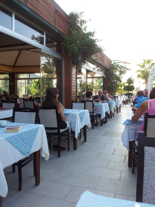 Frühstück draußen  Oz Hotels Incekum Beach