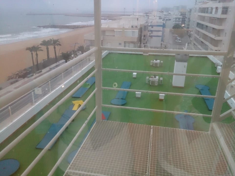 Minigolfanlage auf dem Dach des Hotels Dom Jose Beach Hotel