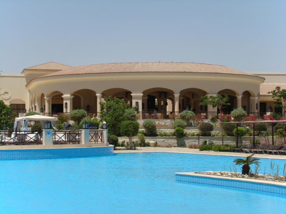 Restauracja Topaz na zewnątrz JAZ Aquamarine Resort