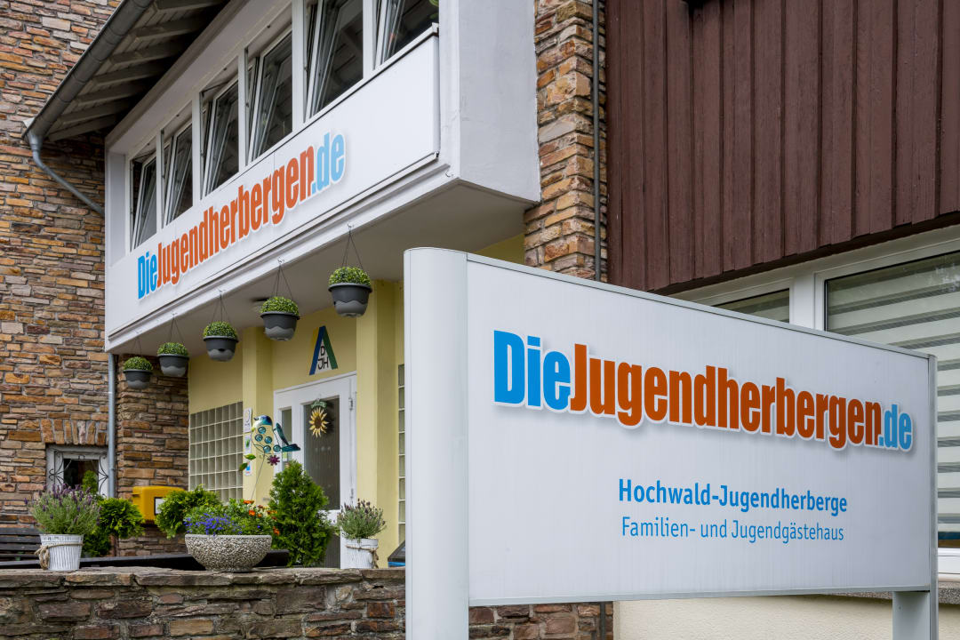 Außenansicht Hochwald-Jugendherberge Weiskirchen