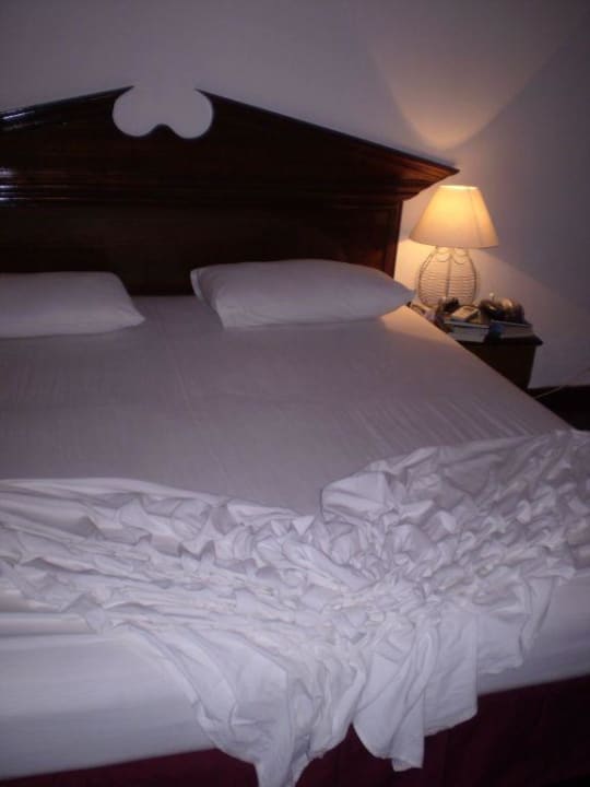 Bett im Wasserbungi Embudu Village