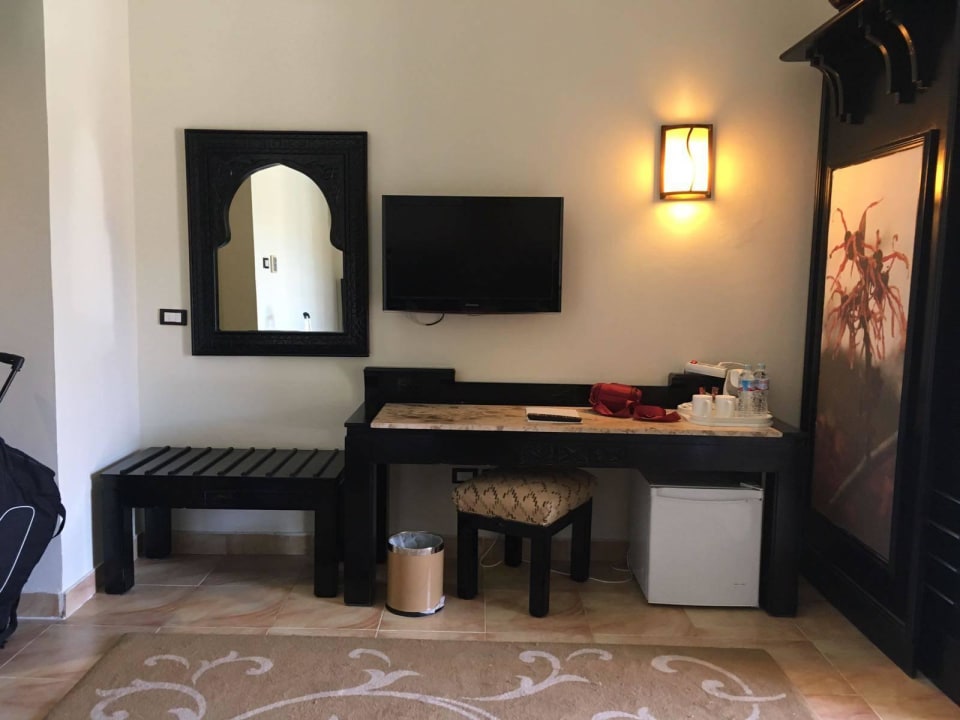 Schreibtisch und TV Pickalbatros Jungle Aqua Park Resort - Neverland Hurghada