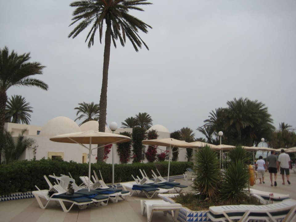 Morgens um 5:50 Uhr am Pool Hotel El Mouradi Djerba Menzel