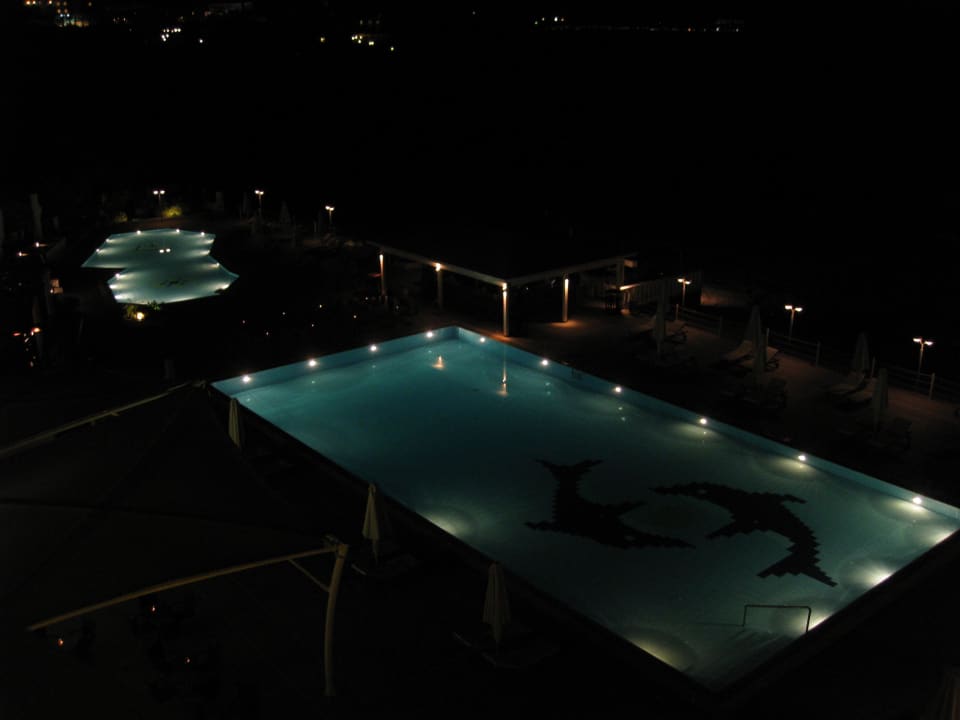 Hotelpool bei Nacht TUI BLUE Lindos Bay