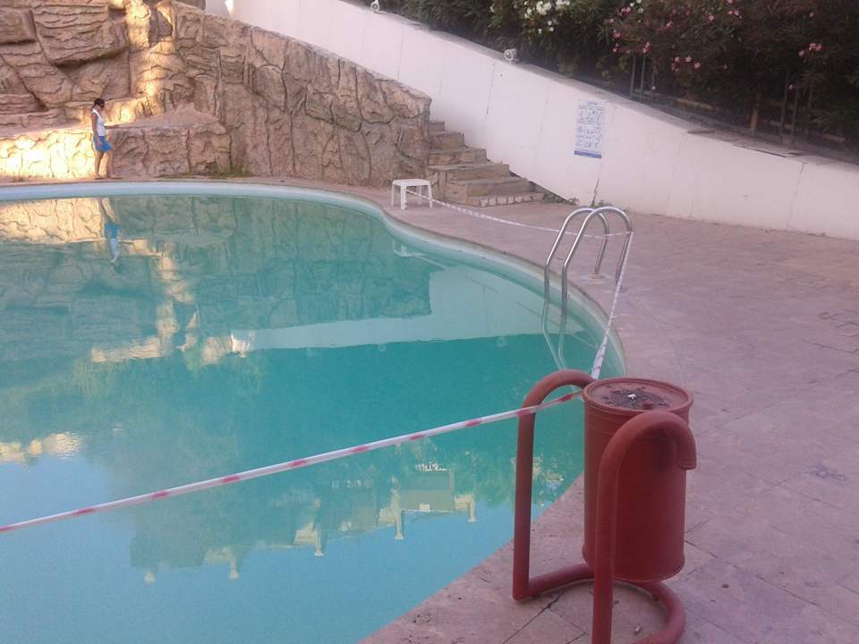 Nieczynny Basen Larina Resort Spa & Hotel