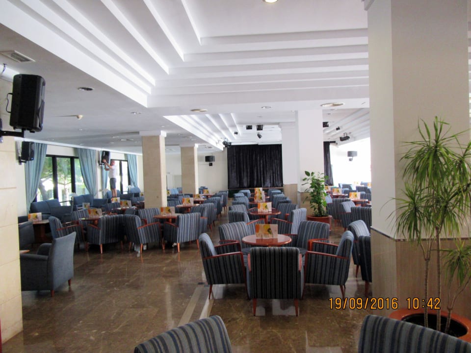 Lobby mit Bühne  Hipotels Said  Hotel