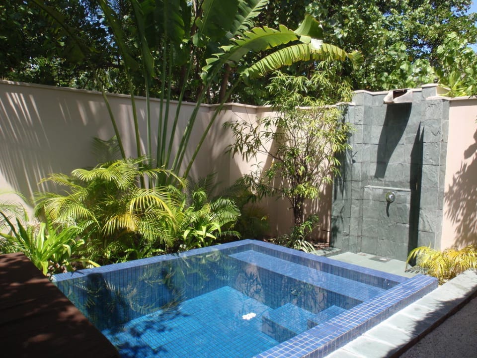 Open Air Dusche mit Pool Huvafen Fushi, Maldives