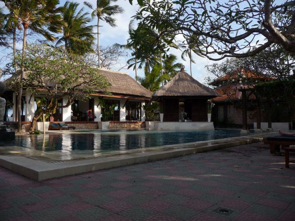 Pool am Spa Bereich Puri Santrian